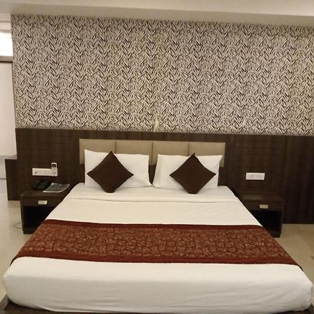 The Contour Hotel Guwahati Bagian luar foto