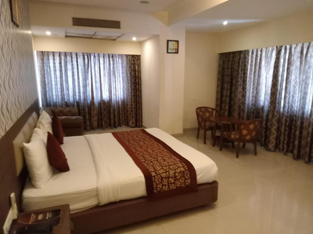 The Contour Hotel Guwahati Bagian luar foto