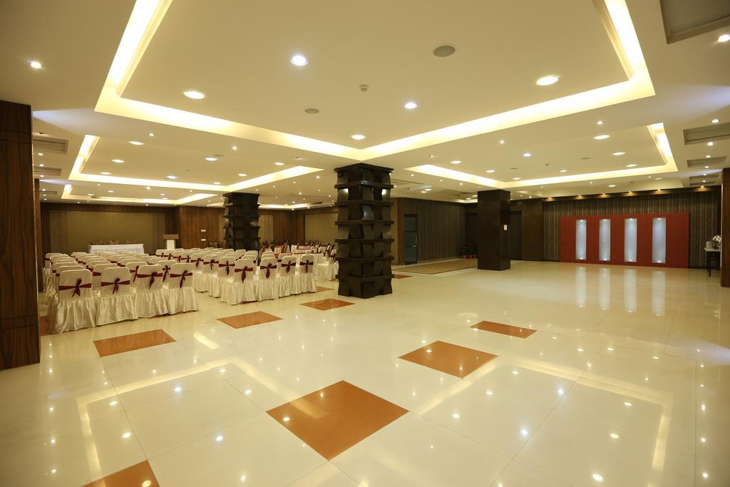 The Contour Hotel Guwahati Bagian luar foto