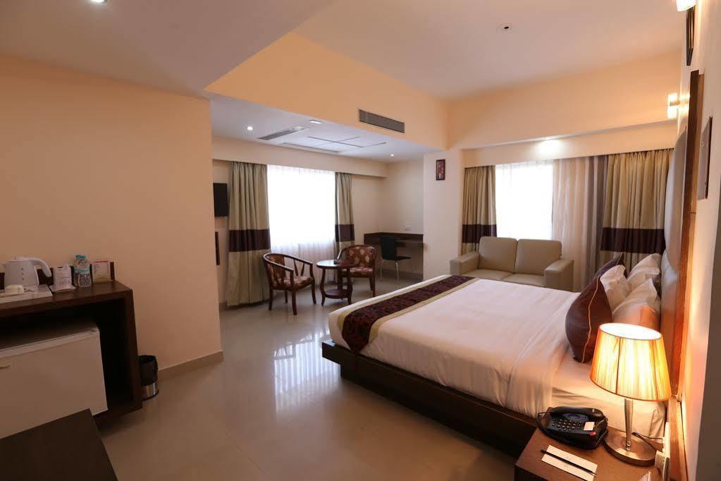 The Contour Hotel Guwahati Bagian luar foto