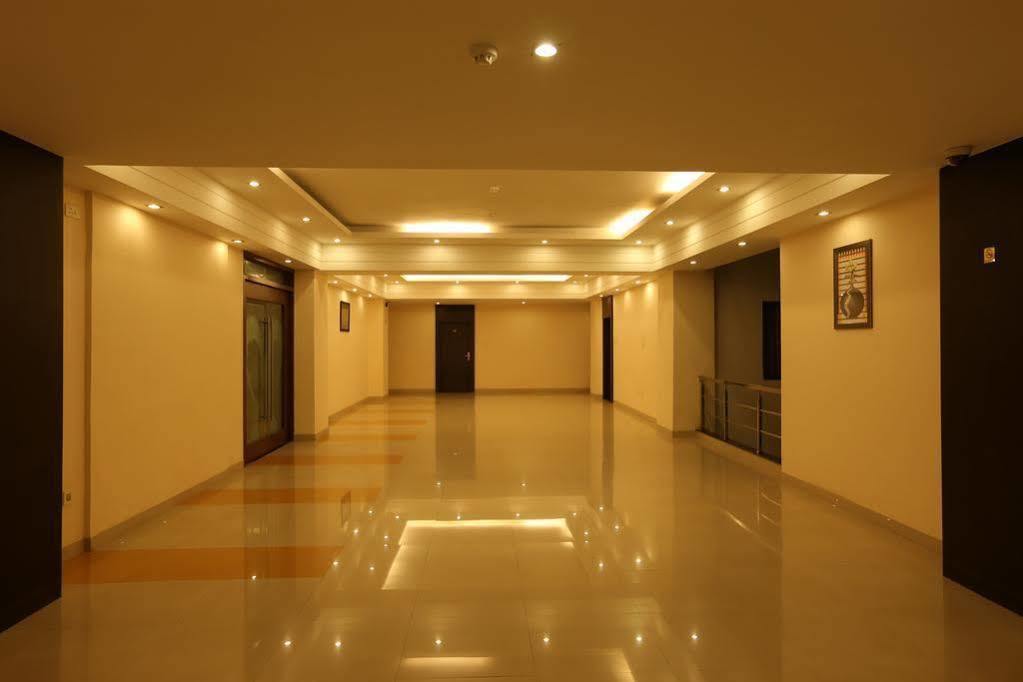 The Contour Hotel Guwahati Bagian luar foto