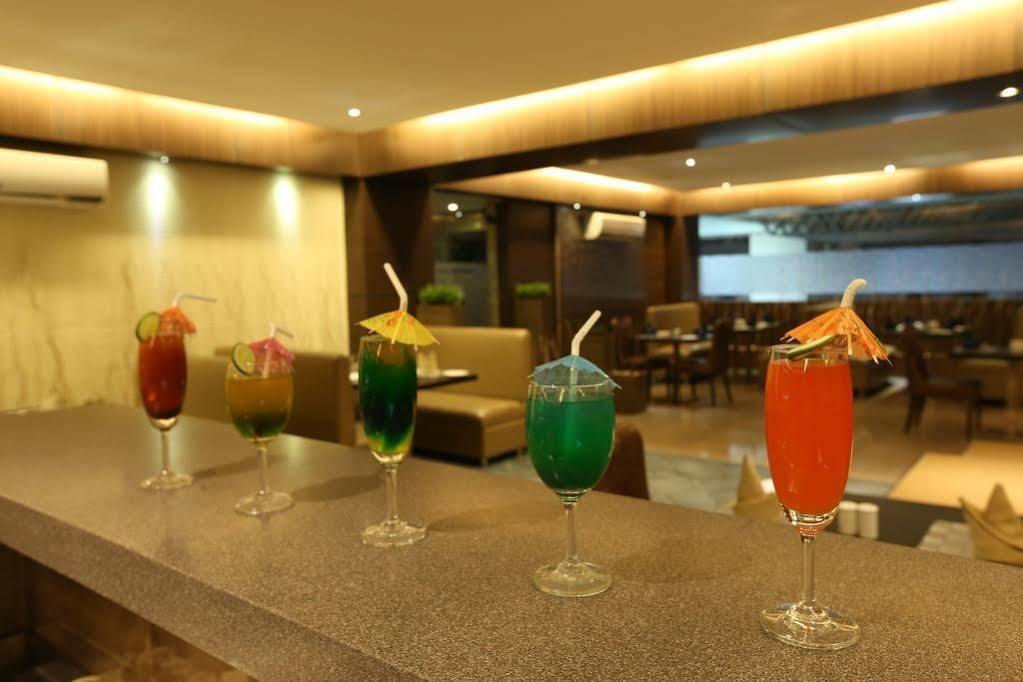 The Contour Hotel Guwahati Bagian luar foto