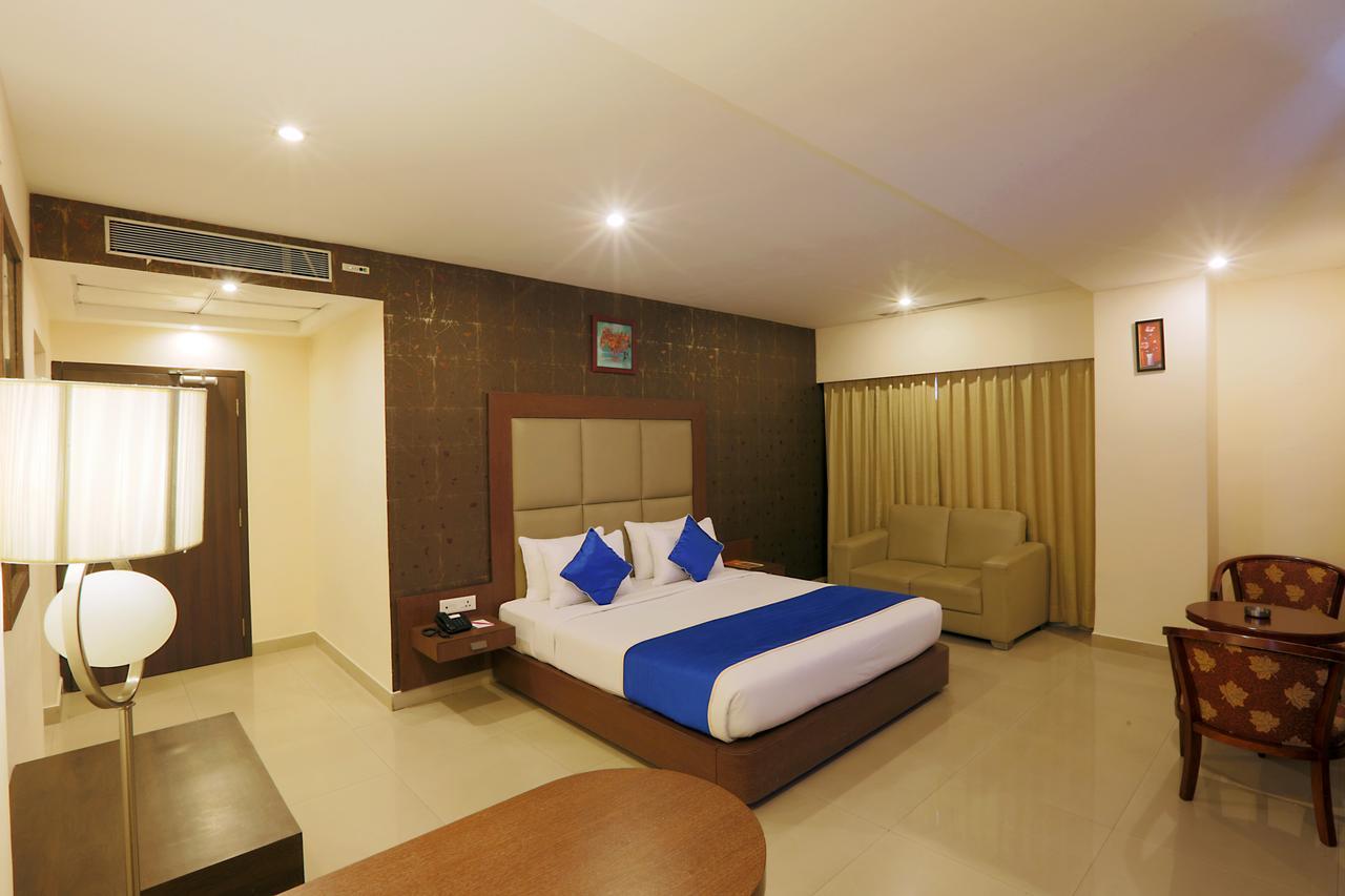 The Contour Hotel Guwahati Bagian luar foto