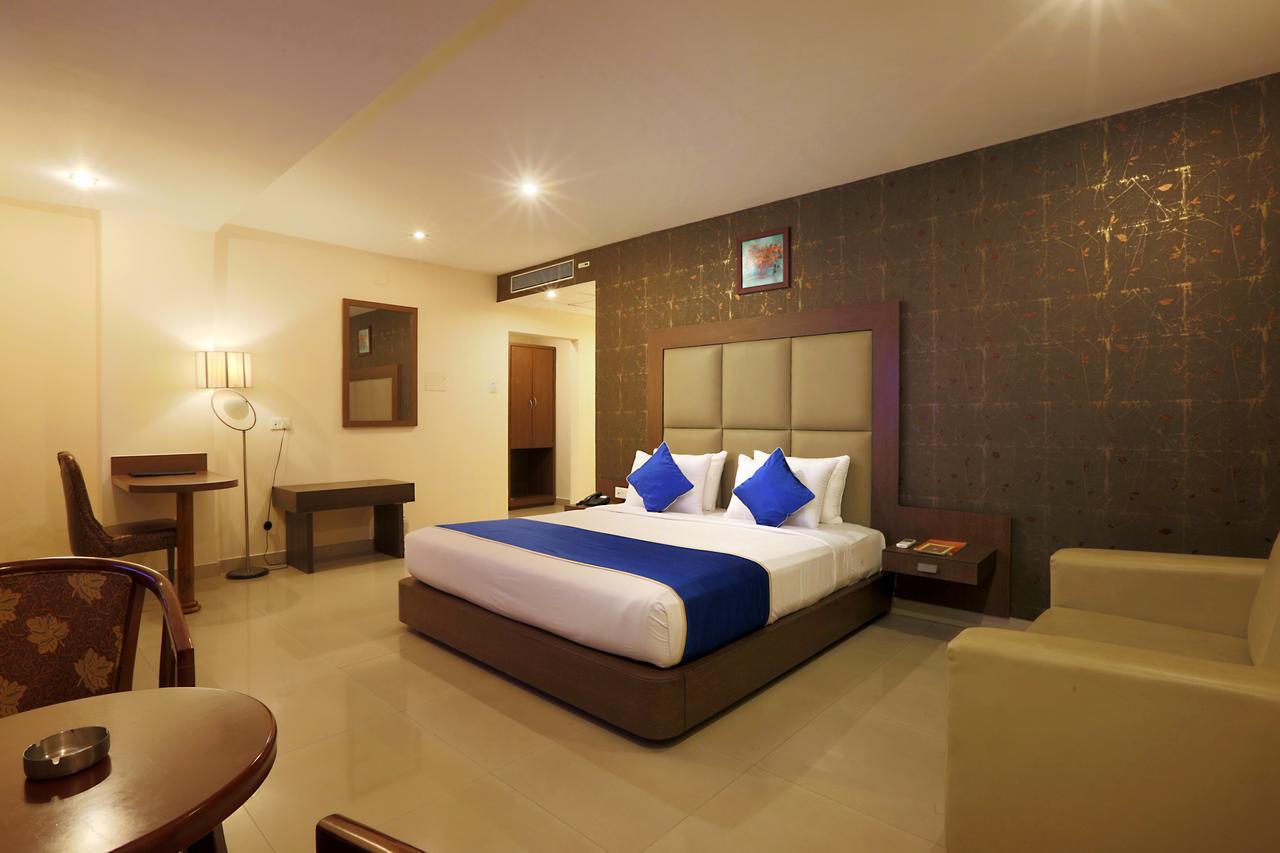 The Contour Hotel Guwahati Bagian luar foto