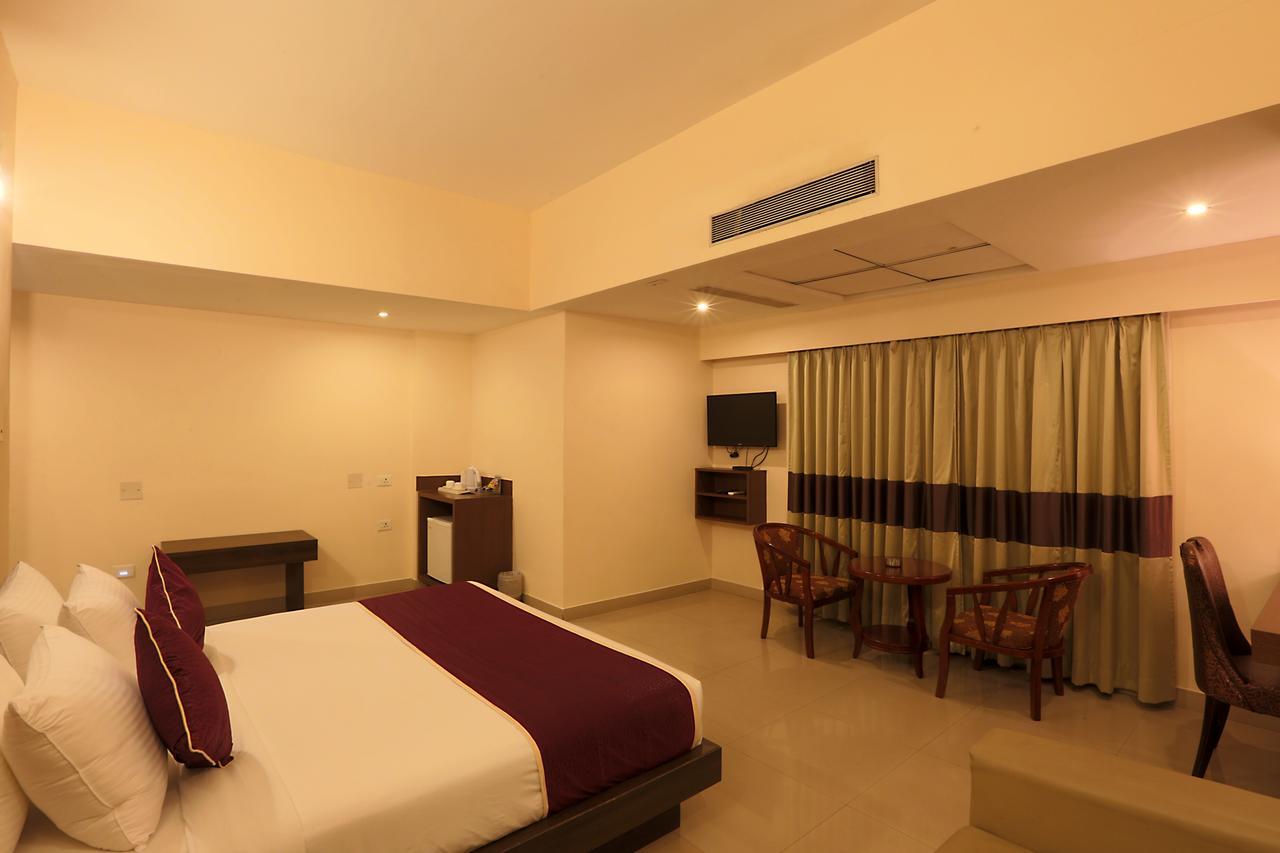 The Contour Hotel Guwahati Bagian luar foto