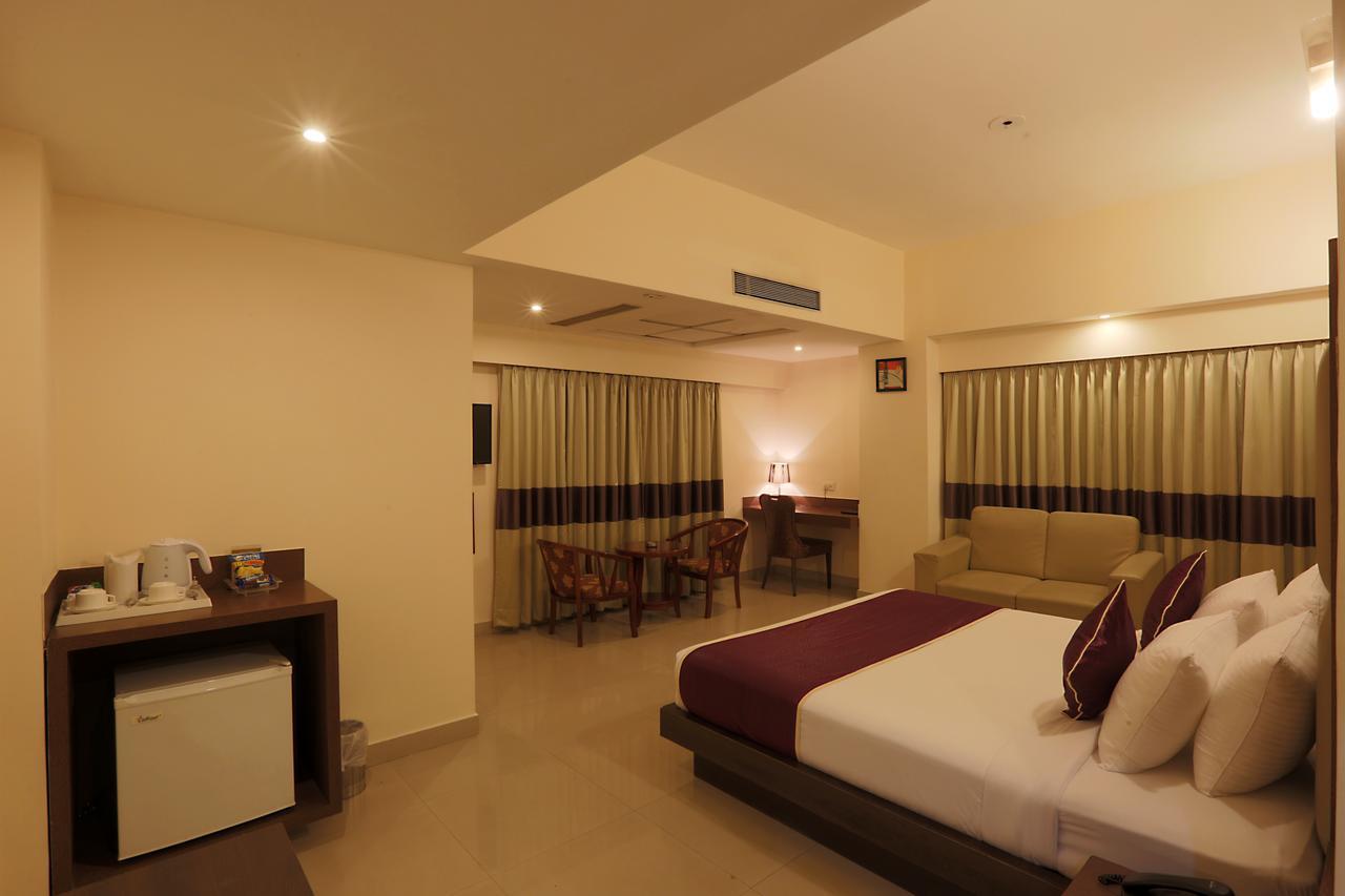 The Contour Hotel Guwahati Bagian luar foto