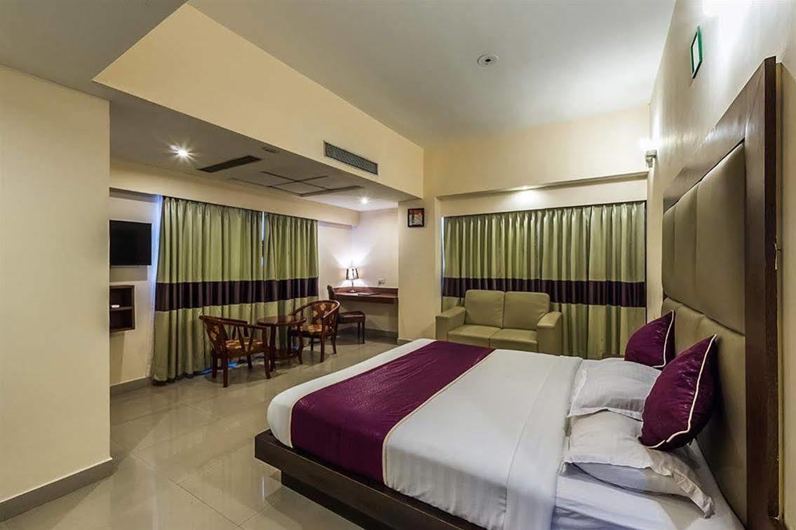 The Contour Hotel Guwahati Bagian luar foto