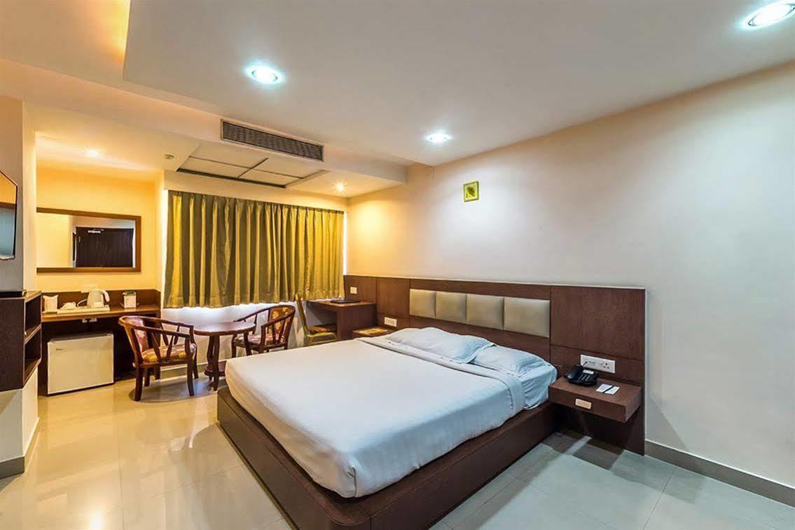 The Contour Hotel Guwahati Bagian luar foto